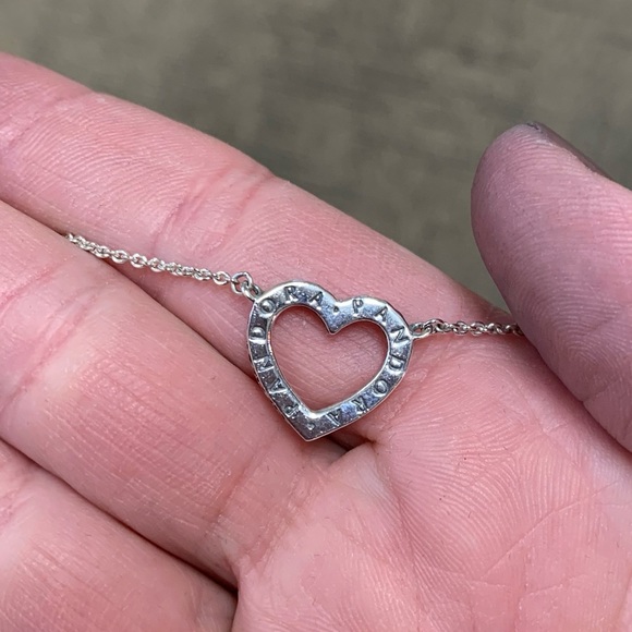 Pandora - Picture 3 of 5